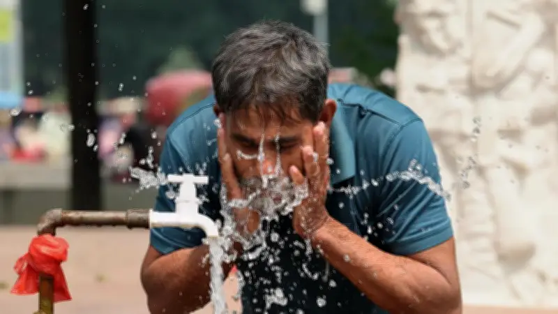 চৈত্রের খরতাপে জনজীবন বিপর্যস্ত, তাপমাত্রা কিছুটা কমলেও ১৫ জেলায় তাপপ্রবাহ