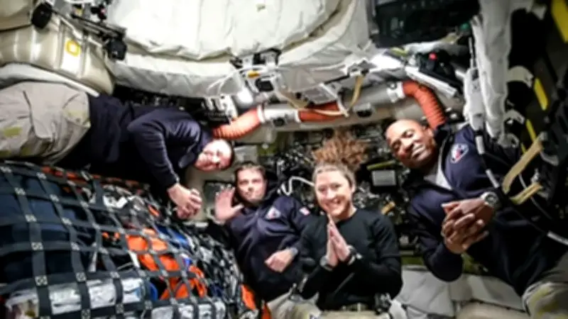 নাসার ওরিয়ন ক্যাপসুলে চাঁদের অভিযানে নভোচারীদের দৈনন্দিন জীবন