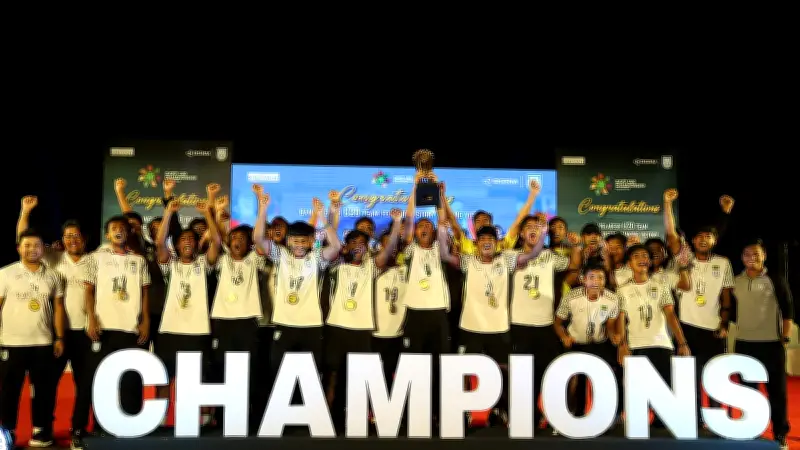 হাতিরঝিলে সংবর্ধনা পেল সাফ চ্যাম্পিয়ন বাংলাদেশ অনূর্ধ্ব-২০ ফুটবল দল