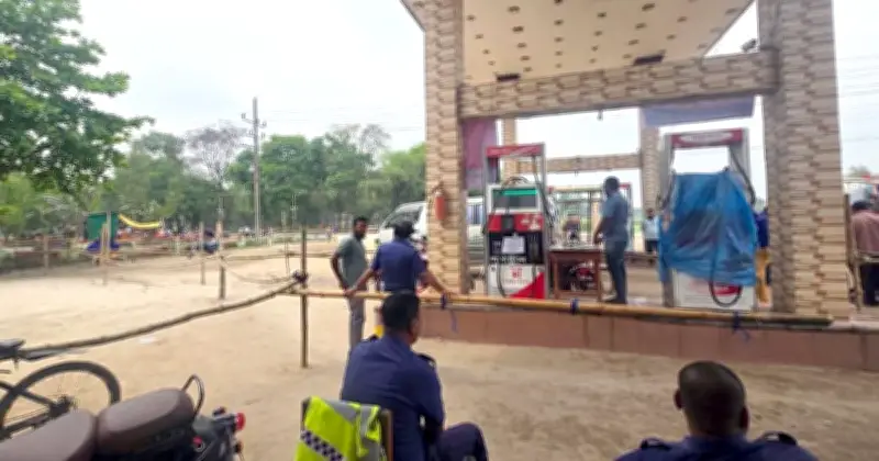 পঞ্চগড়ের বোদায় ফুয়েল কার্ড যাচাইয়ে আধা কিলোমিটার মোটরসাইকেল লাইন মুহূর্তে ফাঁকা