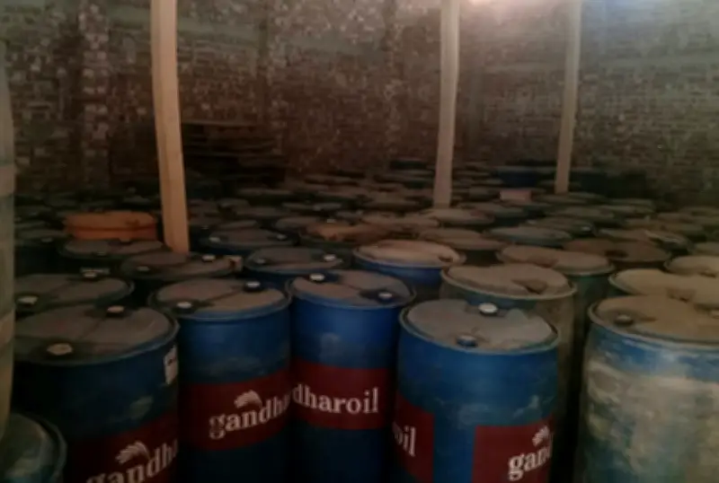 পাথরঘাটায় অবৈধ ডিজেল মজুত: ১৯০ ব্যারেল উদ্ধার, ব্যবসায়ীকে ৫০ হাজার টাকা জরিমানা