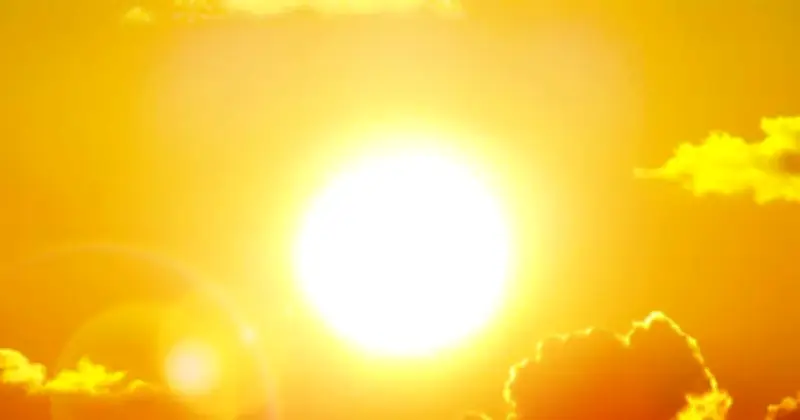 ঢাকায় তীব্র তাপপ্রবাহ: নগর পরিকল্পনা ও অবকাঠামো সংকটে জনস্বাস্থ্য ঝুঁকি