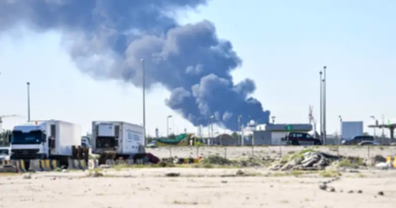 কুয়েতে ইরানের ড্রোন হামলা: বিদ্যুৎ ও পানি শোধনাগার ক্ষতিগ্রস্ত, আঞ্চলিক উত্তেজনা বাড়ছে