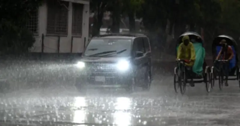 বাংলাদেশে বজ্রঝড় ও শিলাবৃষ্টির পূর্বাভাস, তাপপ্রবাহ কমার সম্ভাবনা