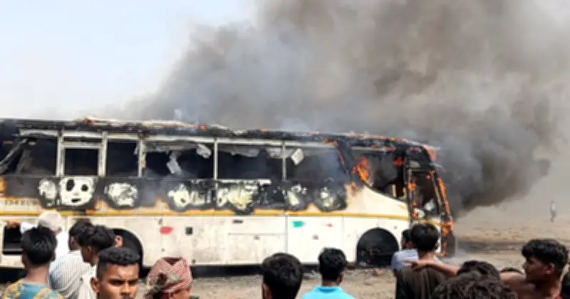 কুমিল্লায় বাসস্ট্যান্ডে তিনটি বাসে অগ্নিকাণ্ড, মাদকসেবীদের সন্দেহ