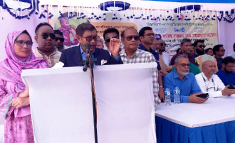 নবাবগঞ্জে হাম-রুবেলা টিকাদান কর্মসূচির উদ্বোধন, স্বাস্থ্যমন্ত্রীর অভিযোগ বিগত সরকারের অবহেলার