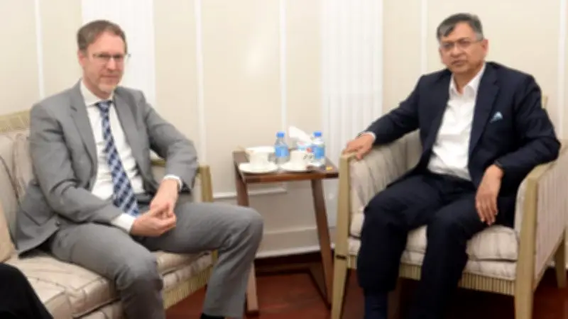 কুমিল্লায় যানজট ও আগুনের ঘটনায় উত্তেজনা, স্বরাষ্ট্রমন্ত্রীর সংস্কার প্রতিশ্রুতি