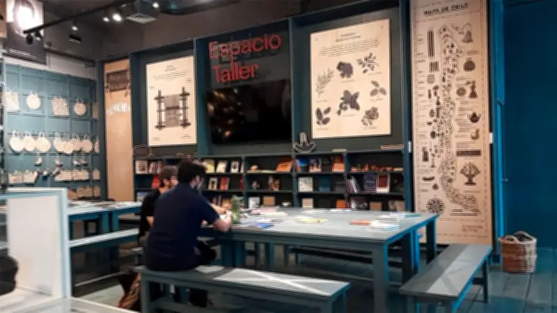 চিলির সংবিধান স্কোয়ার: যেখানে মিল খুঁজে পাই বাংলাদেশের সংসদ ভবনের