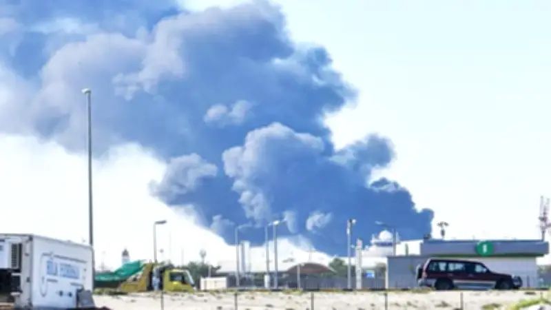 ইরানি ড্রোন হামলায় কুয়েতের তেলক্ষেত্রে ক্ষয়ক্ষতি, রাজশাহীতে হামের উপসর্গে শিশুমৃত্যু