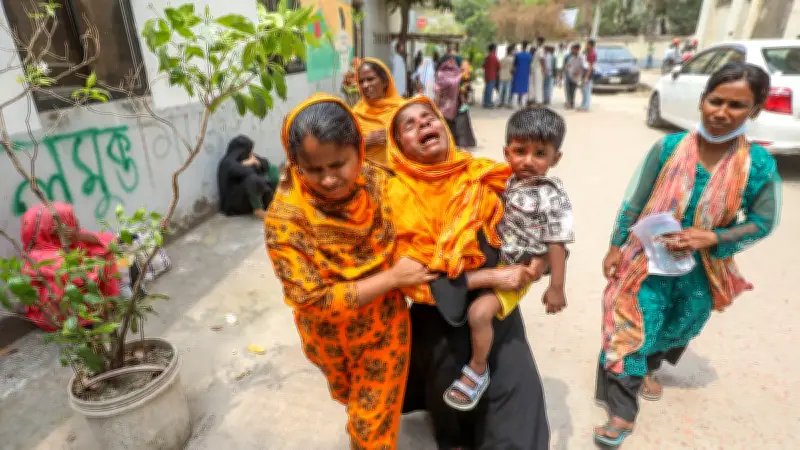 কারখানা অগ্নিকাণ্ডে নিহতদের স্বজনদের মর্মন্তুদ দৃশ্য: মর্গের সামনে হাহাকার