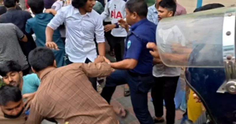 লক্ষ্মীপুরে ১৪৪ ধারা ভঙ্গ করে ত্রিমুখী সংঘর্ষ, আহত অন্তত ২০