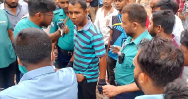 রাজশাহীতে ভুয়া পুলিশ পরিচয়ে জ্বালানি তেল নেওয়ার চেষ্টায় যুবকের জরিমানা ও কারাদণ্ড