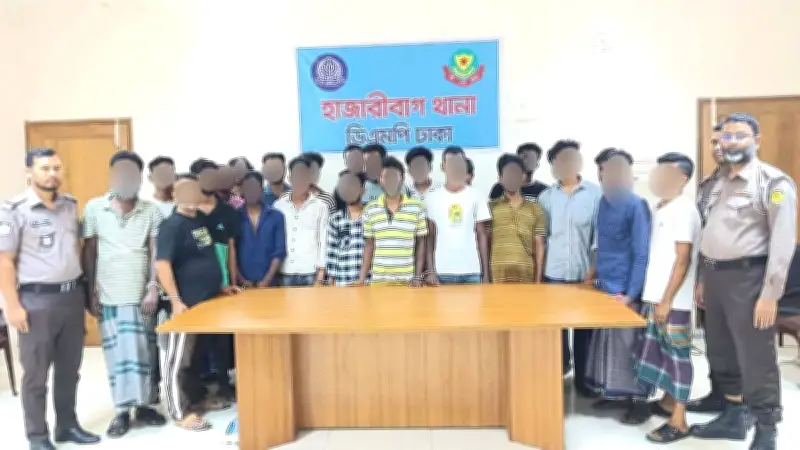 রাজধানীর চার এলাকায় পুলিশের অভিযানে ১০২ জন গ্রেপ্তার, ইয়াবা-গাঁজা উদ্ধার