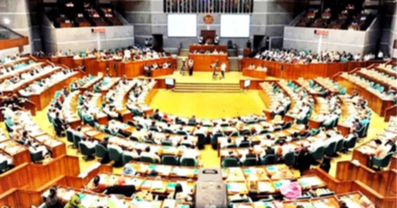 সংসদে পাস: সরকারি চাকরিতে প্রবেশের বয়স ৩২ বছর বহাল, কর্মচারীদের জন্য নতুন শাস্তিমূলক বিধান