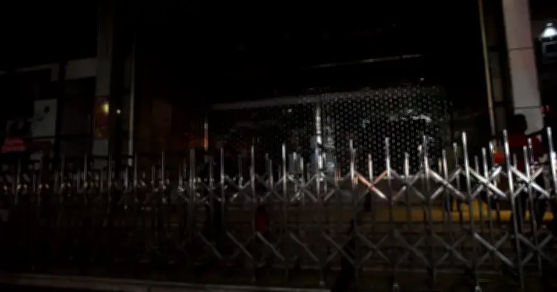 জ্বালানি সংকটে অফিস-দোকান বন্ধের সিদ্ধান্ত কতটা কার্যকর? বিশেষজ্ঞদের মতামত