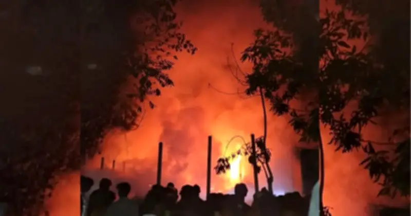 কিশোরগঞ্জের পাকুন্দিয়ায় তুলার গুদামে ভয়াবহ অগ্নিকাণ্ড, ২০ লাখ টাকার ক্ষতি