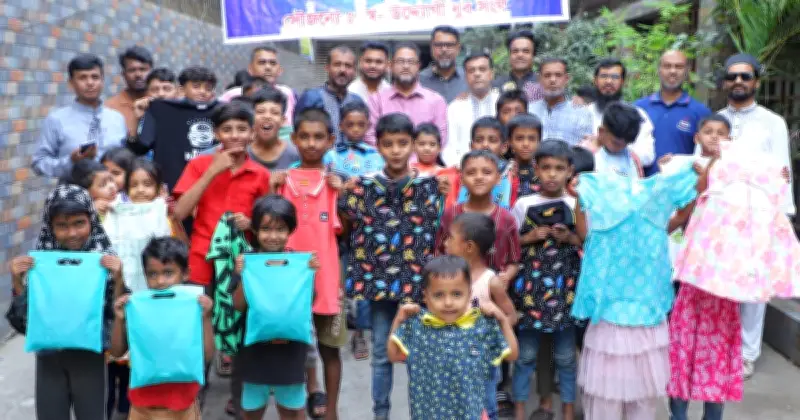 স্ব-উদ্যোগী যুব সংঘের মানবিক উদ্যোগ: মিরপুরে পথকলিদের মাঝে ঈদের নতুন পোশাক বিতরণ
