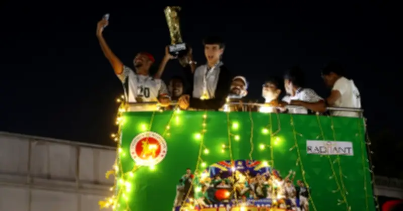 সাফ অনূর্ধ্ব-২০ চ্যাম্পিয়ন ফুটবলারদের ঢাকায় উৎসবমুখর সংবর্ধনা, রোনান সুলিভান বিস্মিত