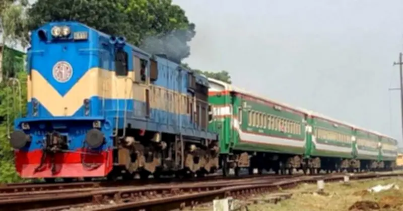 নওগাঁর আত্রাইয়ে ট্রেন থেকে নামতে গিয়ে পুলিশ কনস্টেবলের দুই পা বিচ্ছিন্ন