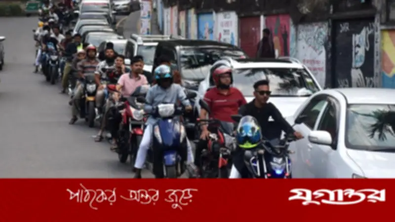 খুলনায় জ্বালানি তেল সংকটের নেপথ্যে সক্রিয় মোটরসাইকেল সিন্ডিকেট