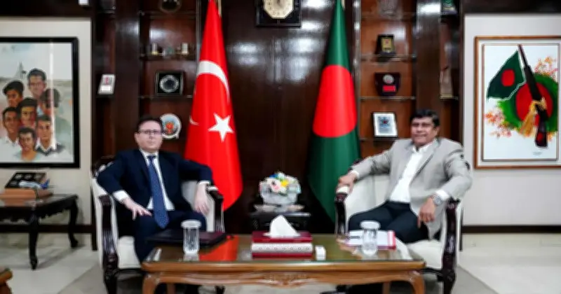 প্রধানমন্ত্রীর প্রতিরক্ষা উপদেষ্টার সঙ্গে তুরস্কের রাষ্ট্রদূতের সৌজন্য সাক্ষাৎ, দ্বিপাক্ষিক সম্পর্ক নিয়ে আলোচনা