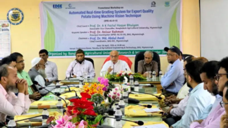 বাকৃবিতে উদ্ভাবিত স্বয়ংক্রিয় আলু বাছাই যন্ত্র: ঘণ্টায় ৫০০ কেজি, কেজিপ্রতি খরচ মাত্র ১২ পয়সা