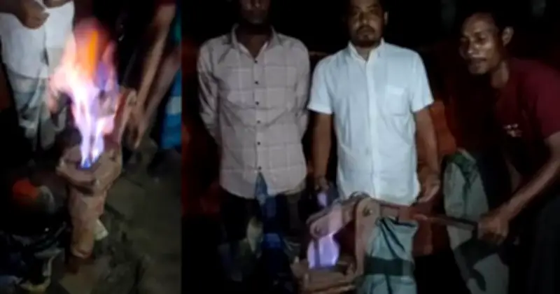 নোয়াখালীর চাটখিলে নলকূপ থেকে গ্যাস নির্গমন, দিয়াশলাইয়ে জ্বলে উঠছে আগুন