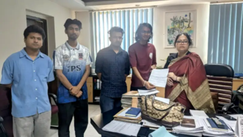 ঢাবি প্রশাসনের ই-মেইল যাচাই জটিলতায় প্রতিবাদে শিক্ষার্থীদের 'প্রশিক্ষণ কর্মসূচি'