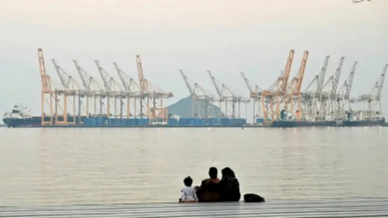 ওমান-ইরান আলোচনায় হরমুজ প্রণালি খোলার সম্ভাবনা, মধ্যপ্রাচ্যে যুদ্ধের উত্তাপ