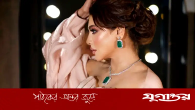 জয়া আহসানের গ্ল্যামারাস ফটোশুট: সবুজ পাথরের গয়নায় রাজকীয় আবহ