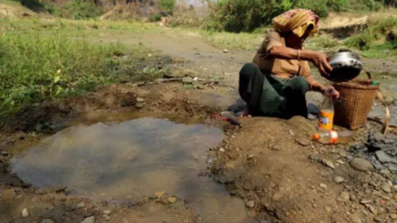 পাহাড়ে পানির সংকট: অকেজো কল, ঝিরি শুকিয়ে যাওয়ায় নারী-শিশুদের দুর্ভোগ