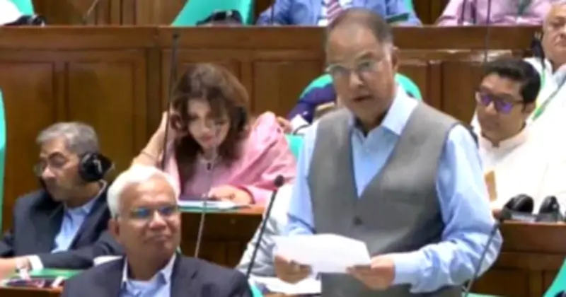 মধ্যপ্রাচ্য সংকটেও জ্বালানি মজুত পর্যাপ্ত, ডিজেল ১.৬৪ লাখ টন: মন্ত্রী