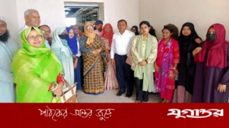 শিক্ষা সচিবের আকস্মিক পরিদর্শন: কর্মদক্ষতা ও শিক্ষার্থীদের দক্ষতা উন্নয়নে জোর