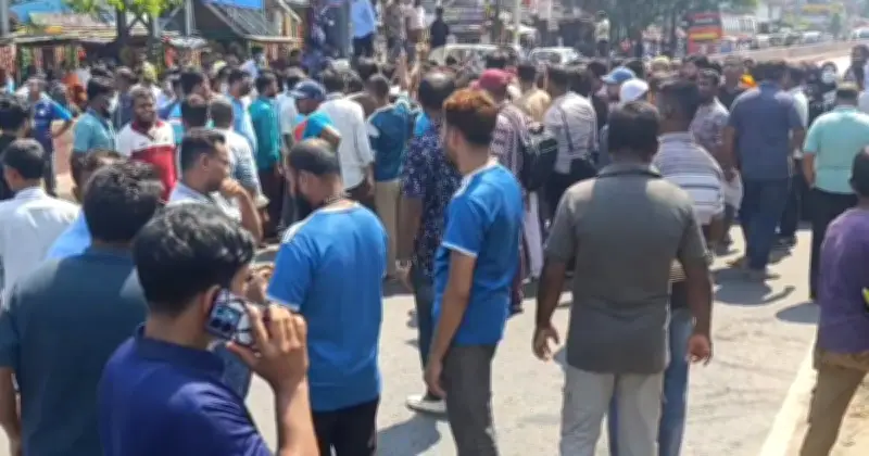 কুমিল্লায় নাসা গ্রুপের শ্রমিকদের বিক্ষোভে ঢাকা-চট্টগ্রাম মহাসড়ক অবরোধ