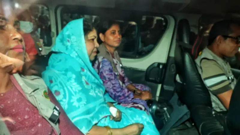 সাবেক স্পিকার শিরীন শারমিন চৌধুরীকে ডিবি কার্যালয় থেকে আদালতে নেওয়া হয়েছে