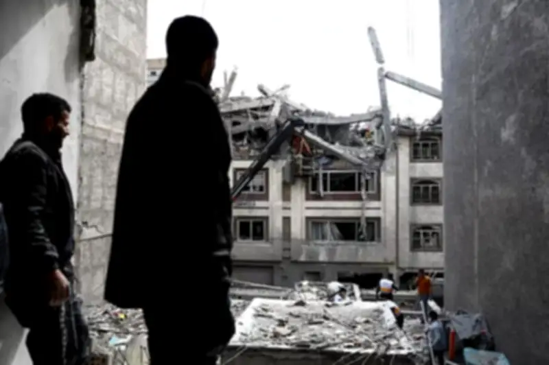 ইসরায়েলের ট্রেন ব্যবহারে নিষেধাজ্ঞা, ইরানের অবকাঠামোতে হামলার পূর্বাভাস