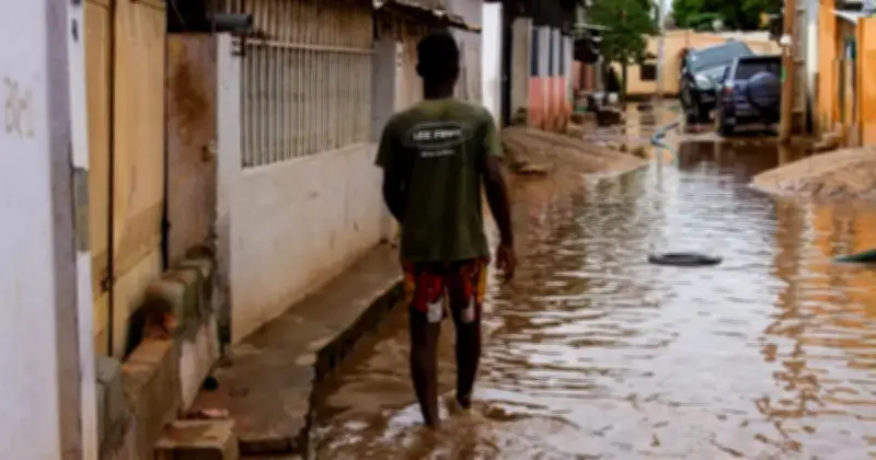 আঙ্গোলায় বন্যা: ৩০ জনের মৃত্যু, প্রেসিডেন্টের 'ঘড়ির কাঁটার বিরুদ্ধে দৌড়'