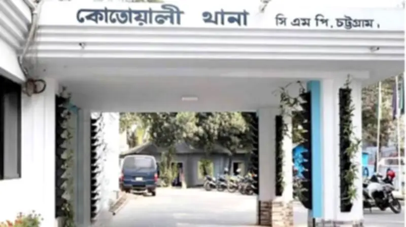 চট্টগ্রামে থানায় হট্টগোল: পাওনা টাকা নিয়ে উত্তেজনা, আটক নেতা ছাড়া