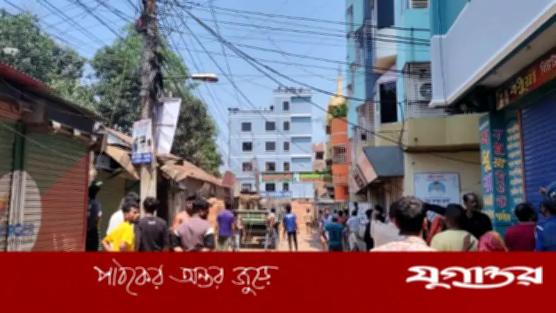 ভৈরবে তুচ্ছ ঘটনায় সংঘর্ষ: সড়ক অবরোধে আহত ৩০, আটক ৬