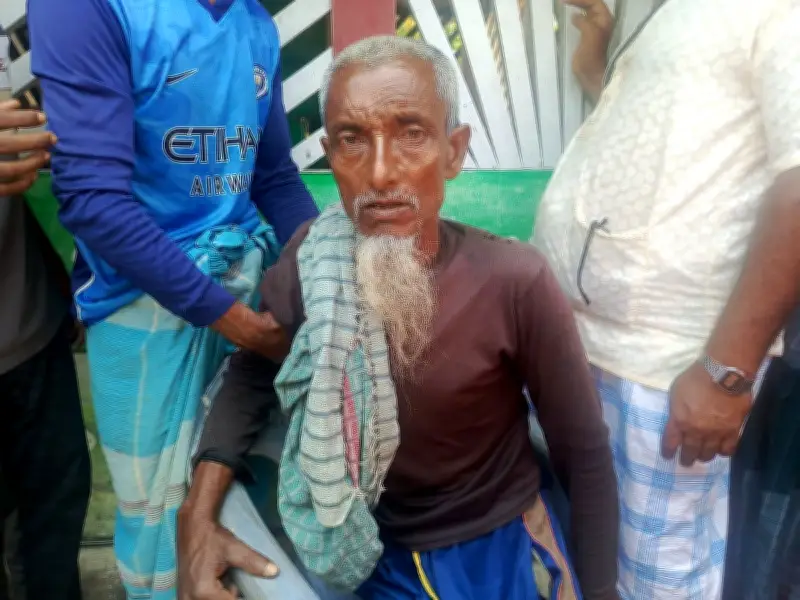 সুন্দরবনে বনদস্যুদের গুলিতে আহত বনজীবী আতিয়ার গাজীর জীবন সংগ্রাম