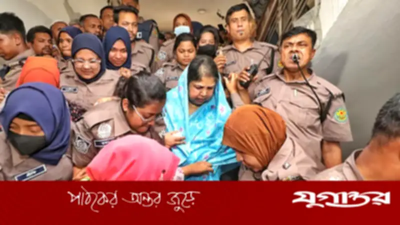 আদালতে শিরীন শারমিনের পতন: কারাগারে প্রেরণের পর উত্তেজনা ও ধাক্কাধাক্কি