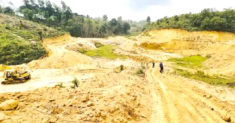 খাগড়াছড়ির মানিকছড়িতে পাহাড় কাটার অব্যাহত উৎসব, প্রশাসনের অভিযানও রুখতে পারছে না মাটিখেকোদের