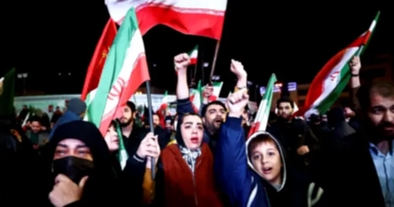 যুক্তরাষ্ট্র-ইরান যুদ্ধবিরতিতে সম্মত, শর্ত হরমুজ প্রণালি খোলা