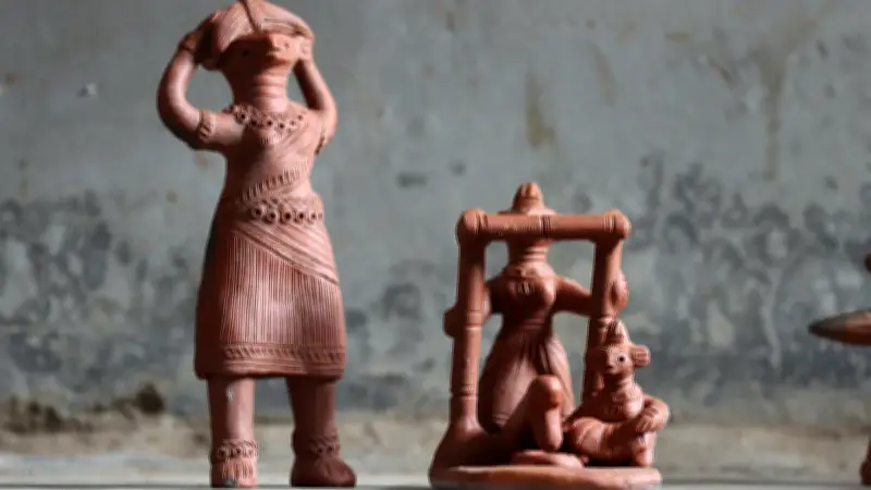 রাজশাহীর ঐতিহ্যবাহী টেপা পুতুল: হাতের মুনশিয়ানায় তৈরি শিল্পের নিদর্শন