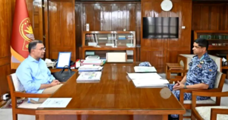 প্রধানমন্ত্রীর সঙ্গে সৌজন্য সাক্ষাৎ করলেন বিমান সংস্থার সিইও