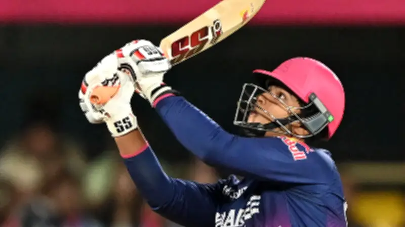 বৈভব সূর্যবংশীর ঝড়ো ব্যাটিং: আইপিএলে ৩৯ রান ও রেকর্ড ছক্কা