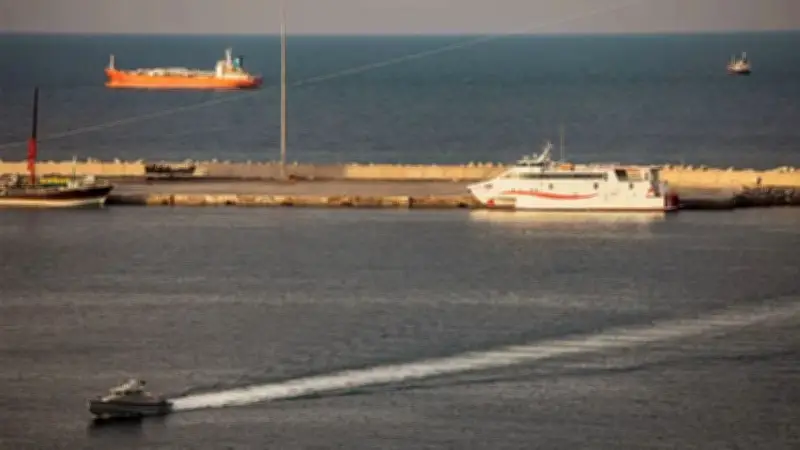 ইরান-যুক্তরাষ্ট্র যুদ্ধবিরতির মধ্যেও ইসরায়েলের লেবাননে অভিযান, হরমুজ প্রণালিতে টোল নেবে ২ দেশ