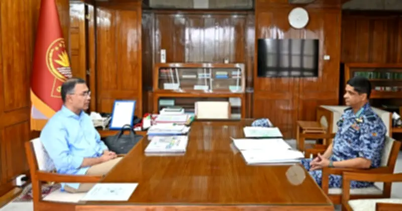 প্রধানমন্ত্রীর সঙ্গে বিমানবাহিনীর প্রধান সৌজন্য সাক্ষাৎ অনুষ্ঠিত