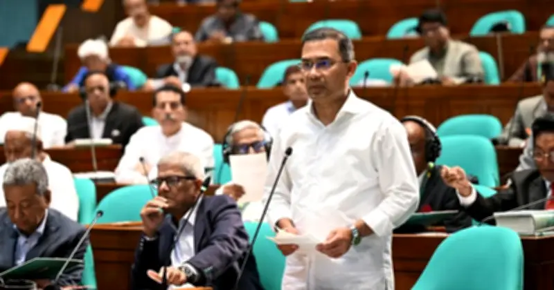 প্রাথমিক বিদ্যালয়ে ২ লাখ শিক্ষার্থীকে বিনামূল্যে স্কুল ড্রেস বিতরণের ঘোষণা প্রধানমন্ত্রীর