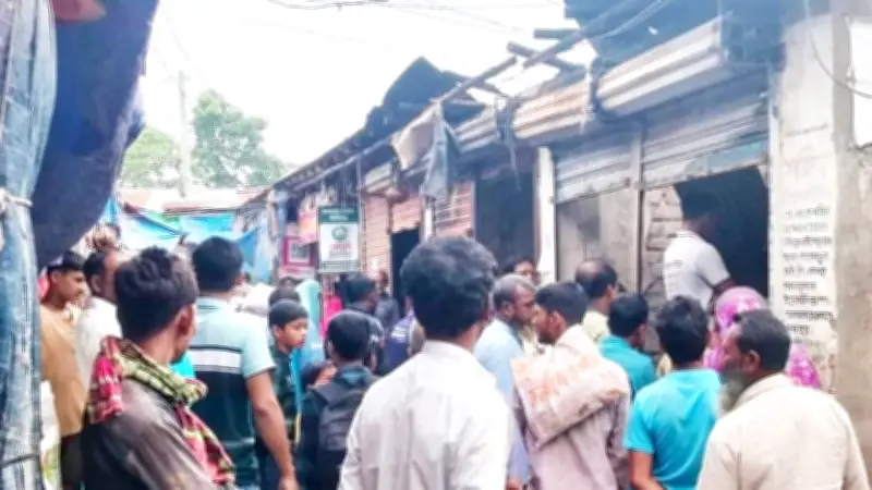 বান্দাইখাড়া বাজারে ভয়াবহ অগ্নিকাণ্ড, ৯ লাখ টাকা ক্ষতি; মেঘনায় শিক্ষক-অভিভাবক মতবিনিময়